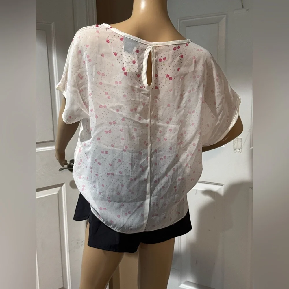 💙NWT Rue21 White and Red Cherry Blouse Relaxed - Picture 2 of 6
